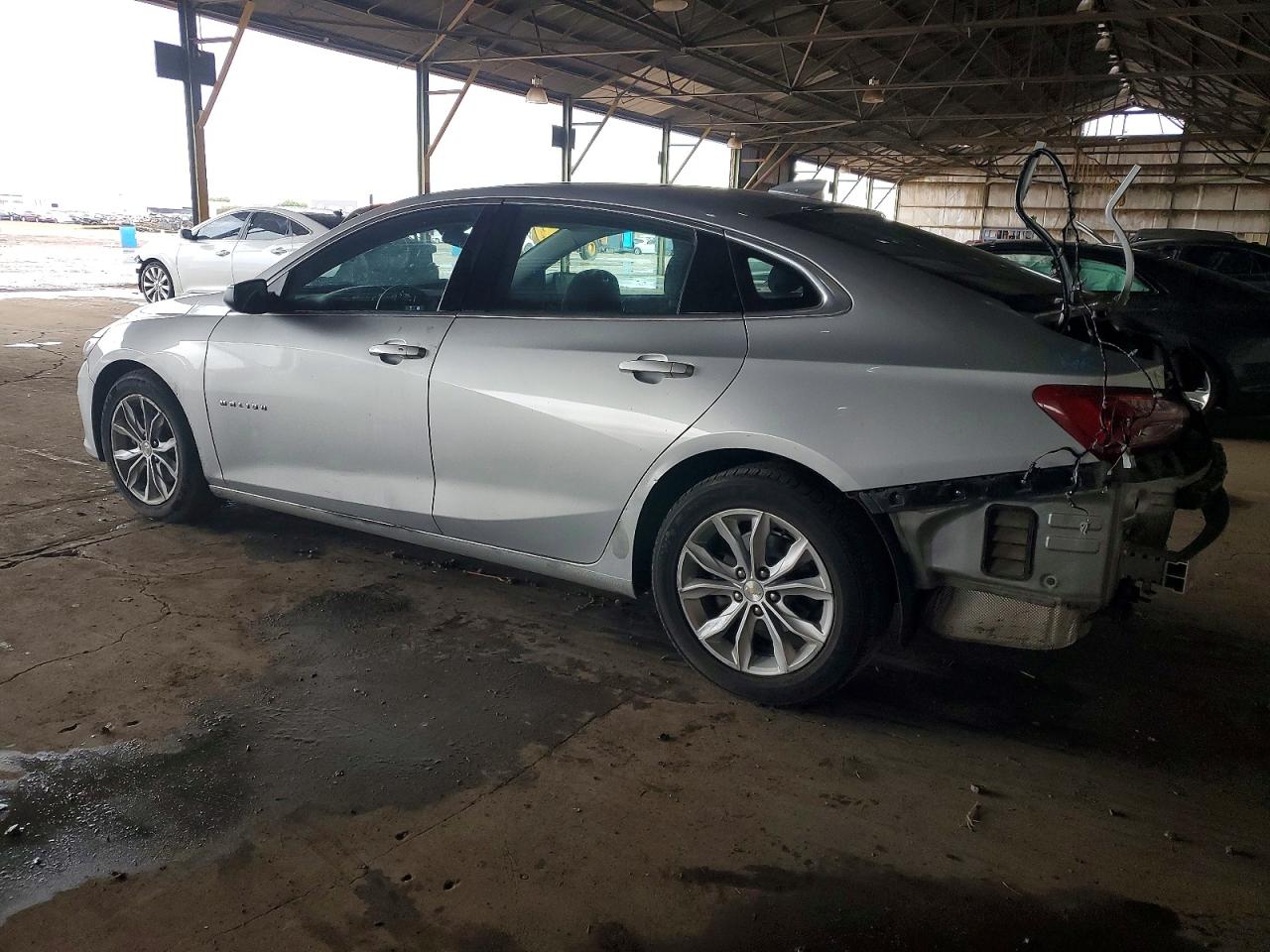 2022 CHEVROLET MALIBU LT photo 2
