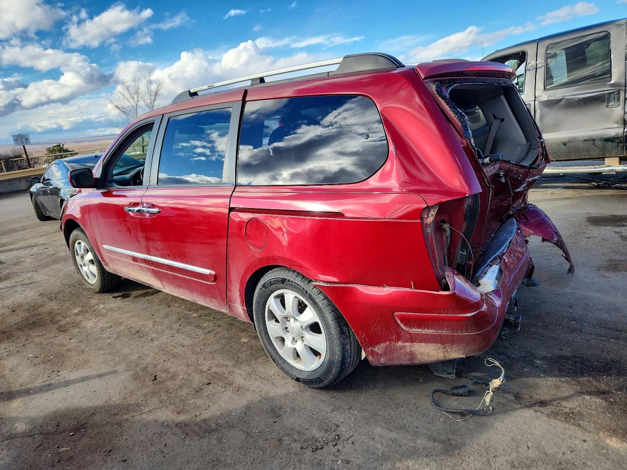 2007 HYUNDAI ENTOURAGE GLS photo 2