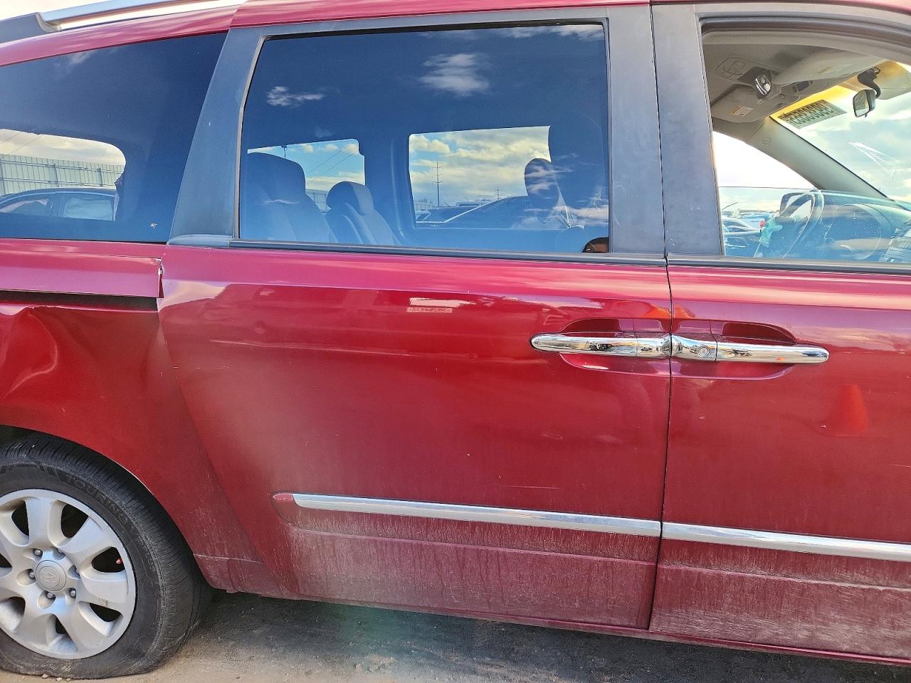2007 HYUNDAI ENTOURAGE GLS photo 11