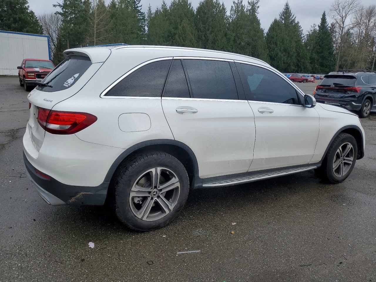 2017 MERCEDES-BENZ GLC 300 4MATIC photo 3