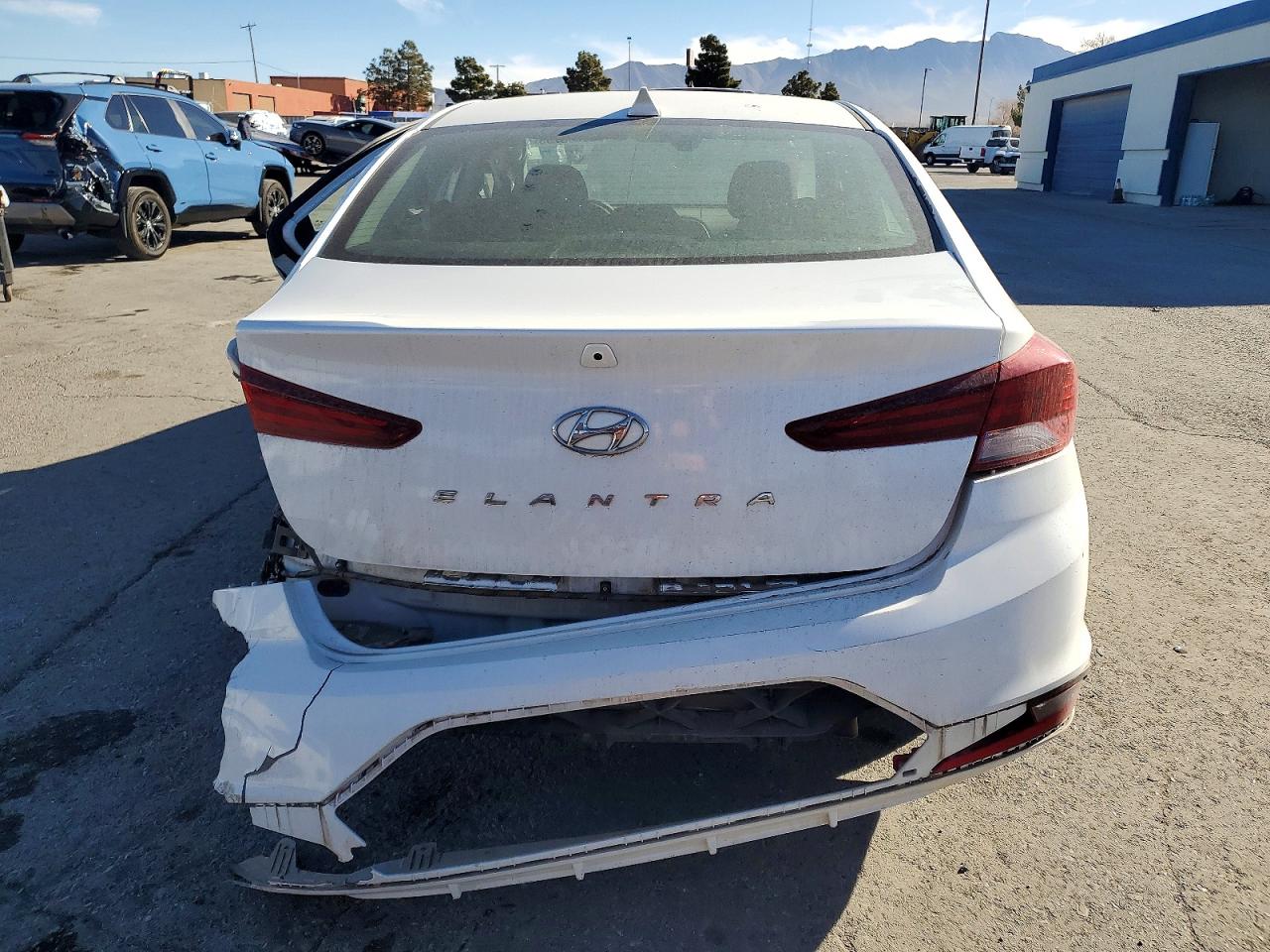 2020 HYUNDAI ELANTRA SEL photo 6
