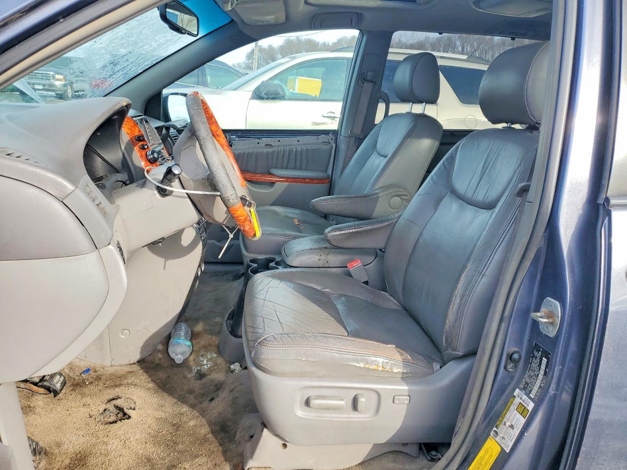 2007 TOYOTA SIENNA XLE photo 7