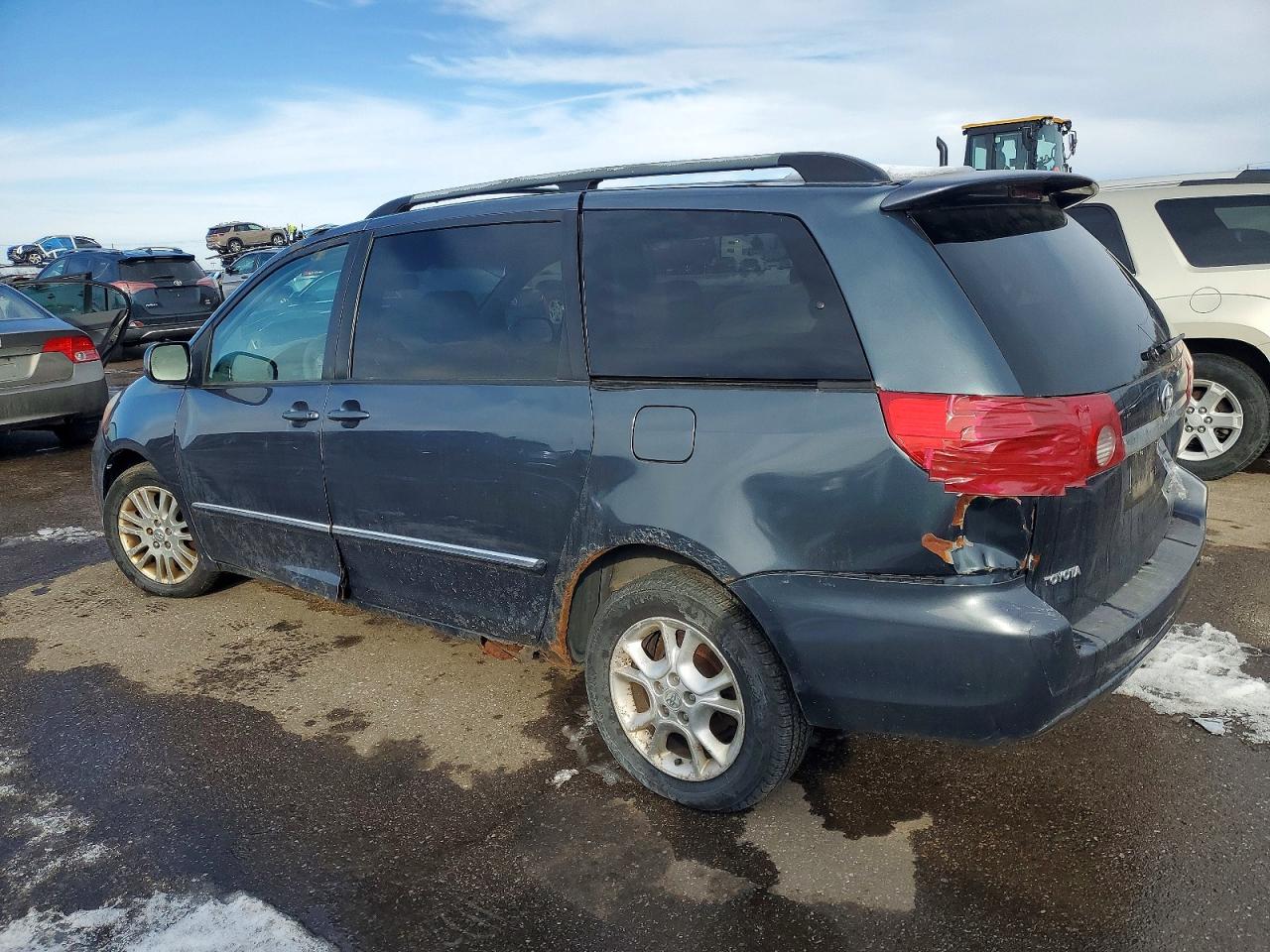 2007 TOYOTA SIENNA XLE photo 2