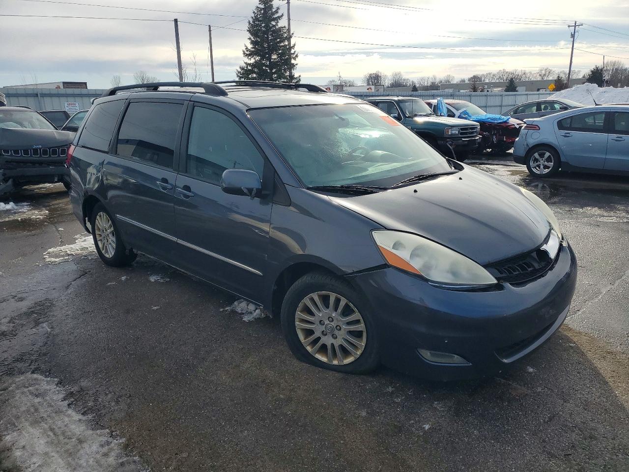 2007 TOYOTA SIENNA XLE photo 4