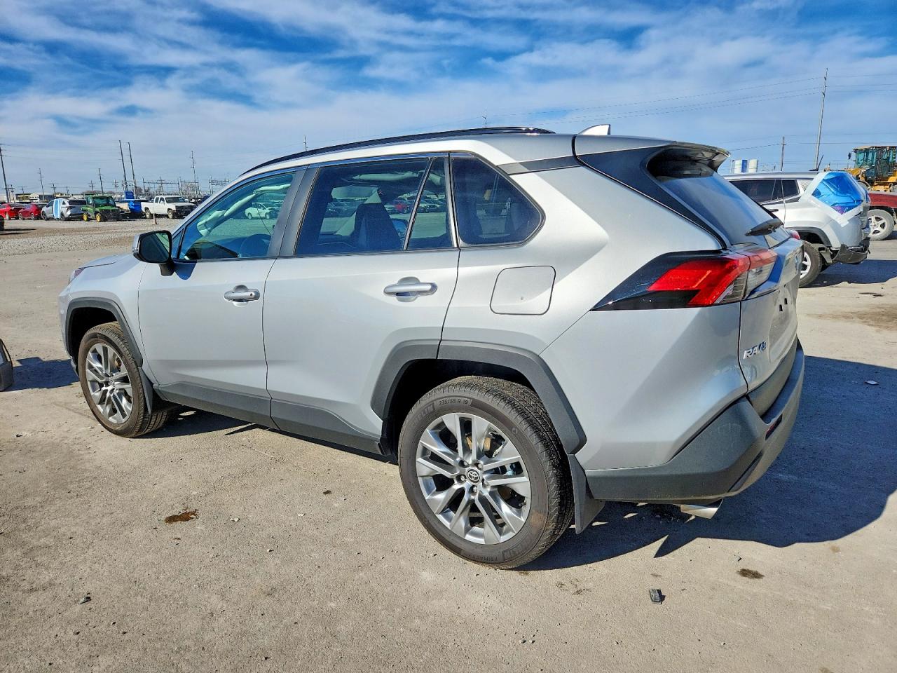 2025 TOYOTA RAV4 XLE PREMIUM photo 2