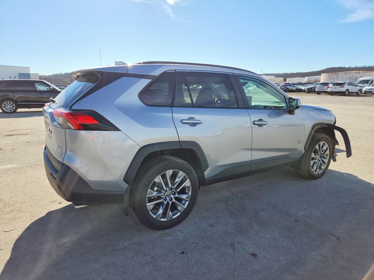 2025 TOYOTA RAV4 XLE PREMIUM photo 3