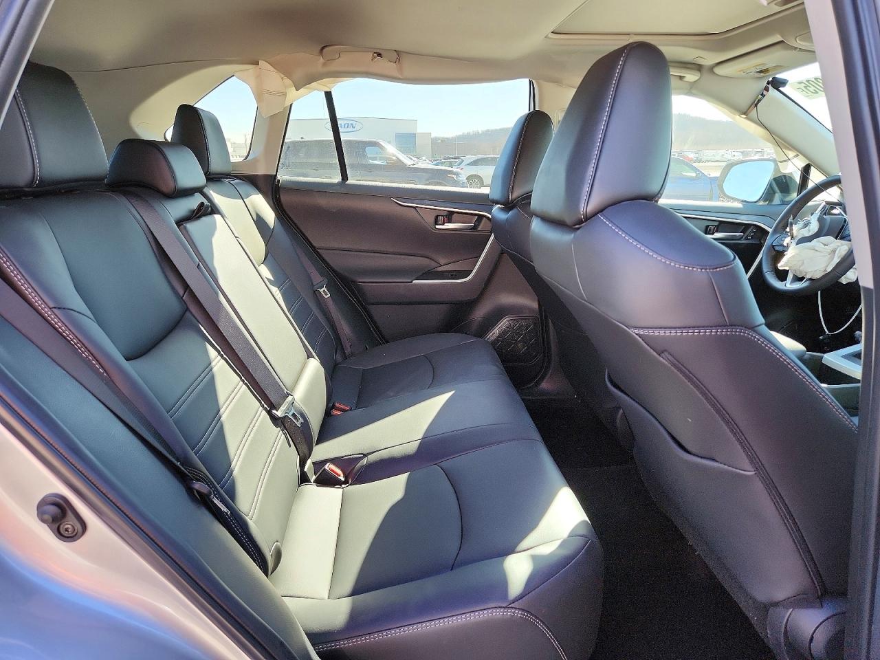 2025 TOYOTA RAV4 XLE PREMIUM photo 11