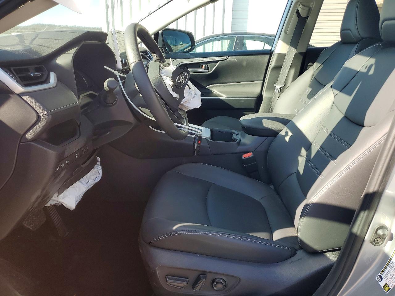 2025 TOYOTA RAV4 XLE PREMIUM photo 7