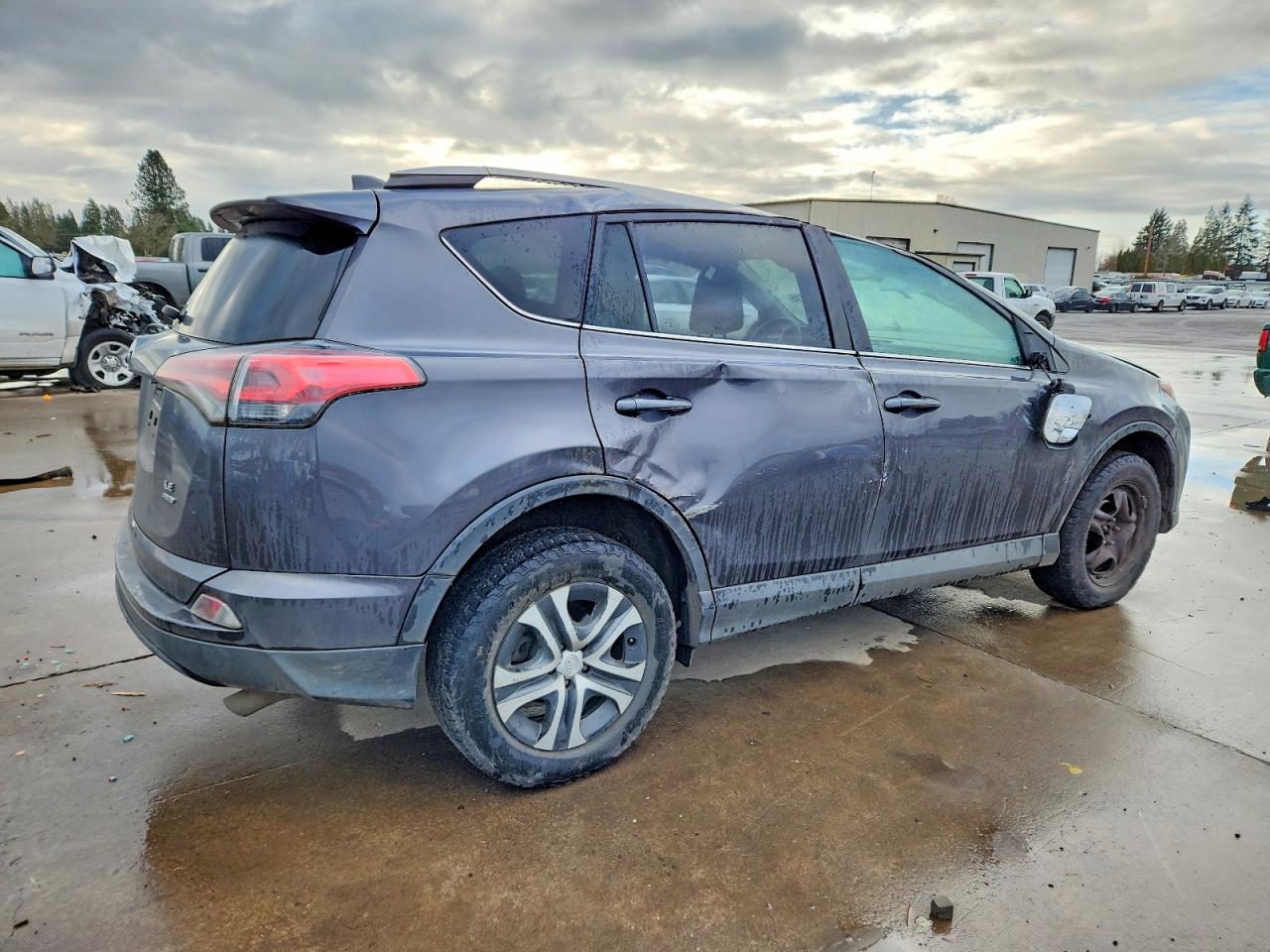 2017 TOYOTA RAV4 LE photo 3