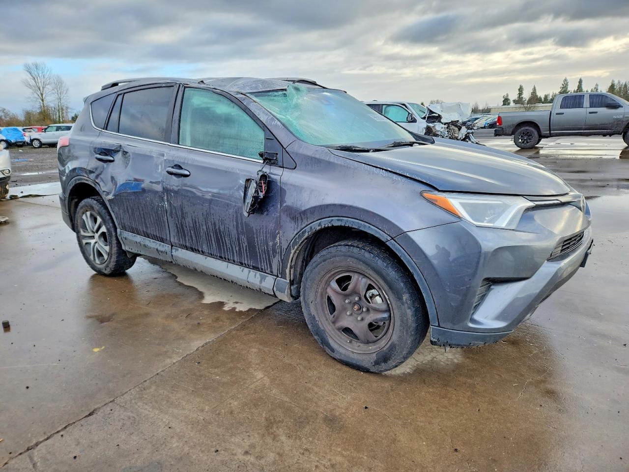 2017 TOYOTA RAV4 LE photo 4