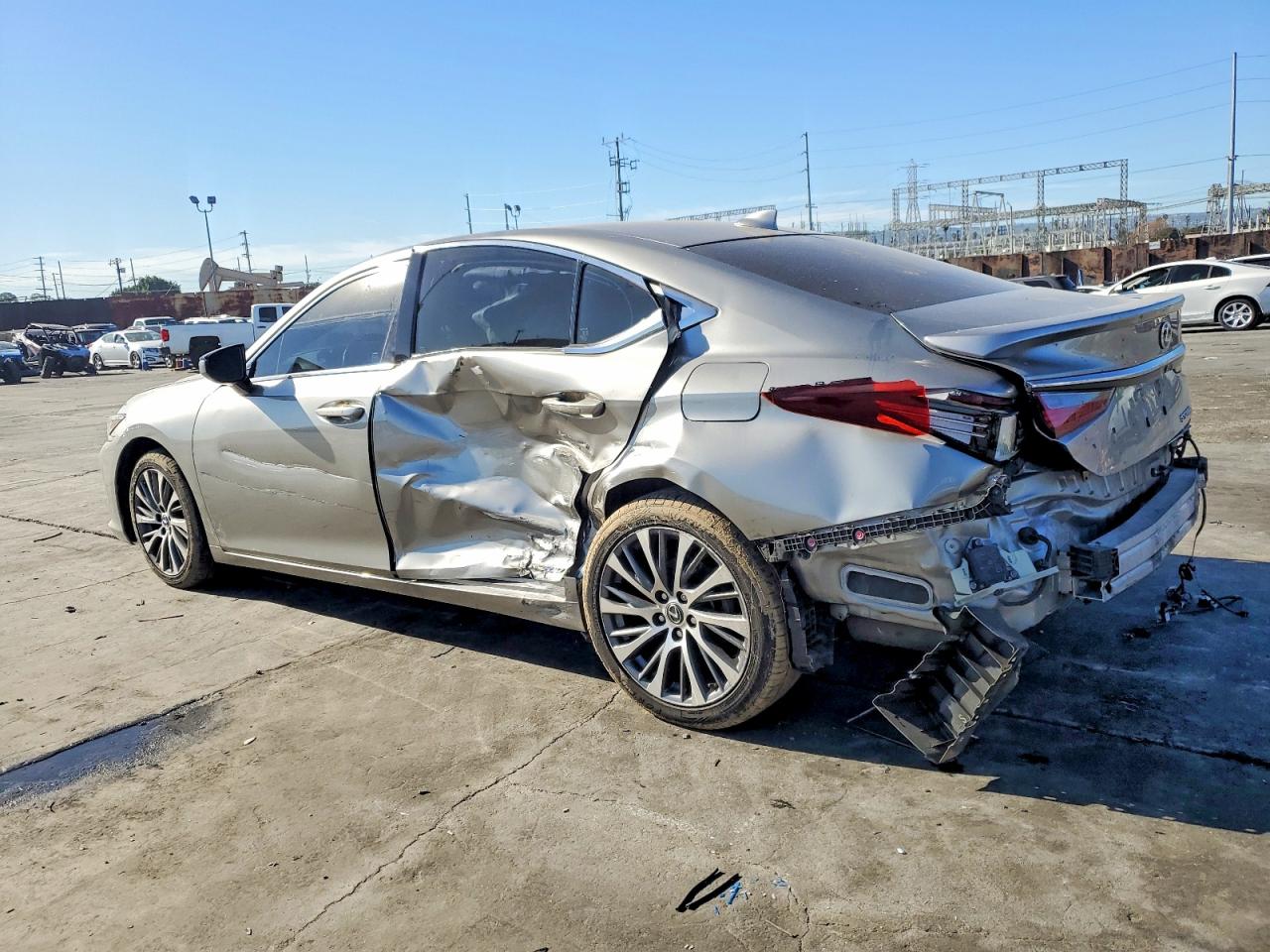 2019 LEXUS ES photo 2