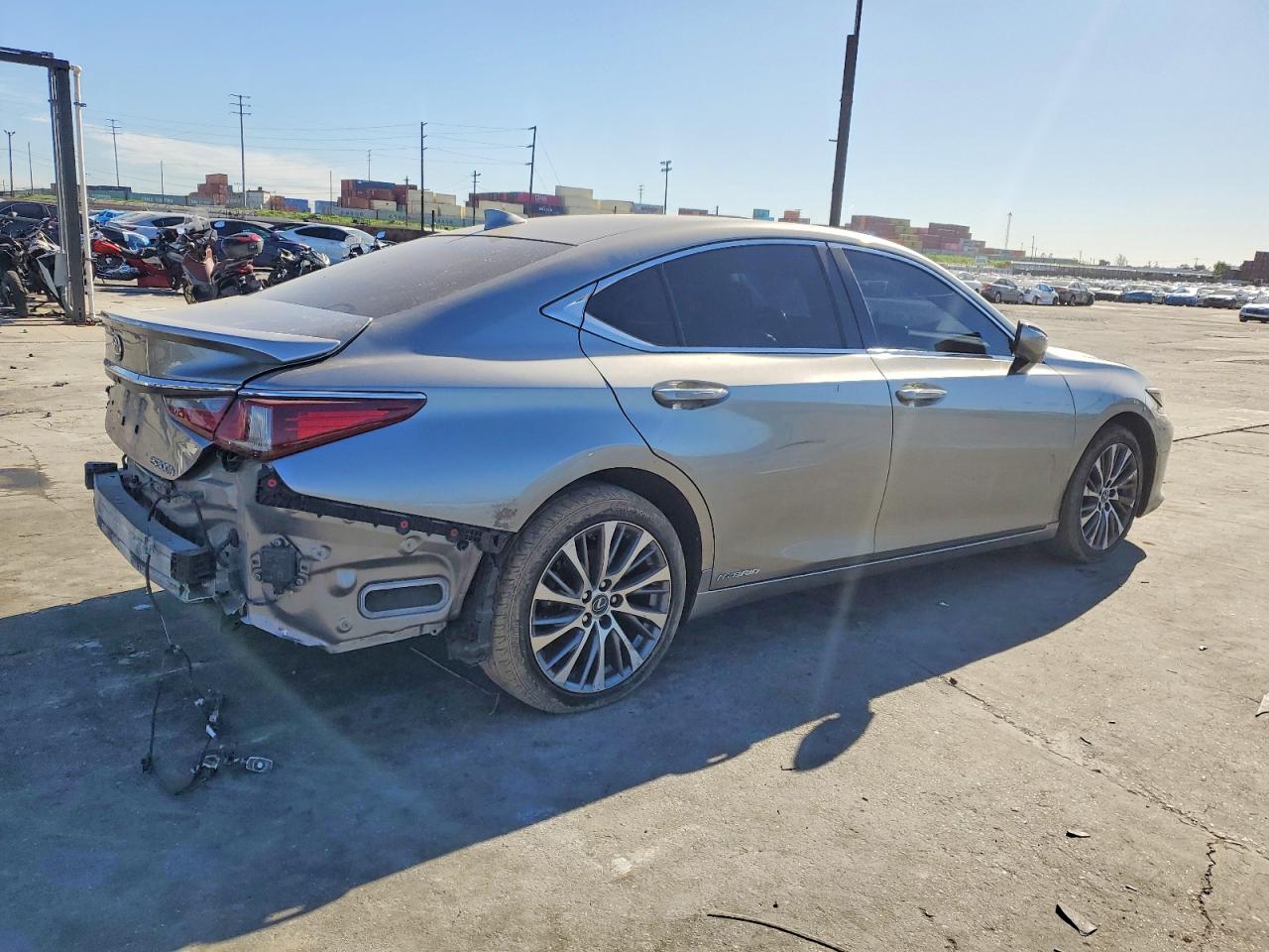 2019 LEXUS ES photo 3