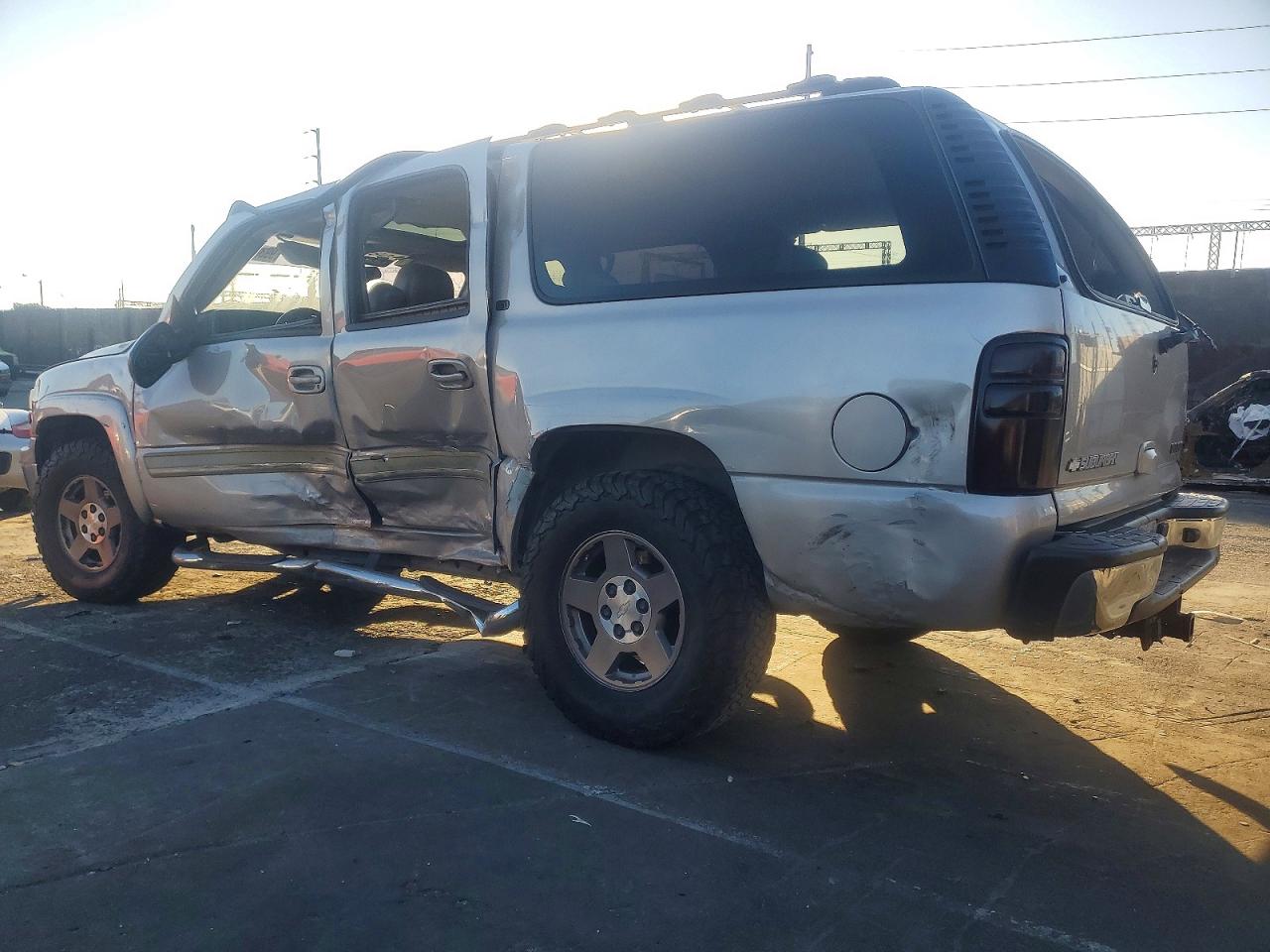 2005 CHEVROLET SUBURBAN K1500 photo 3