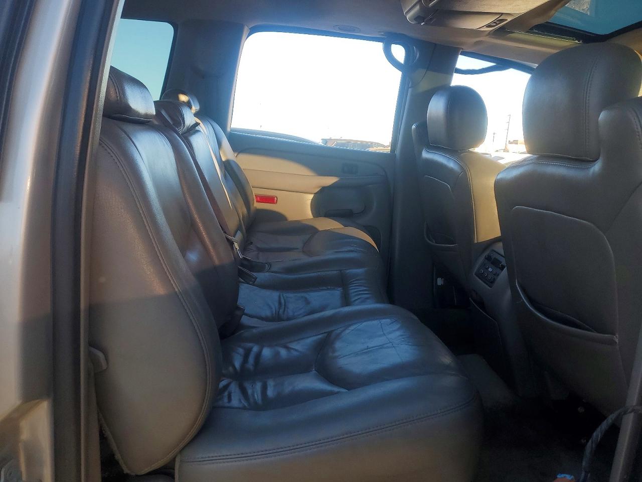 2005 CHEVROLET SUBURBAN K1500 photo 21