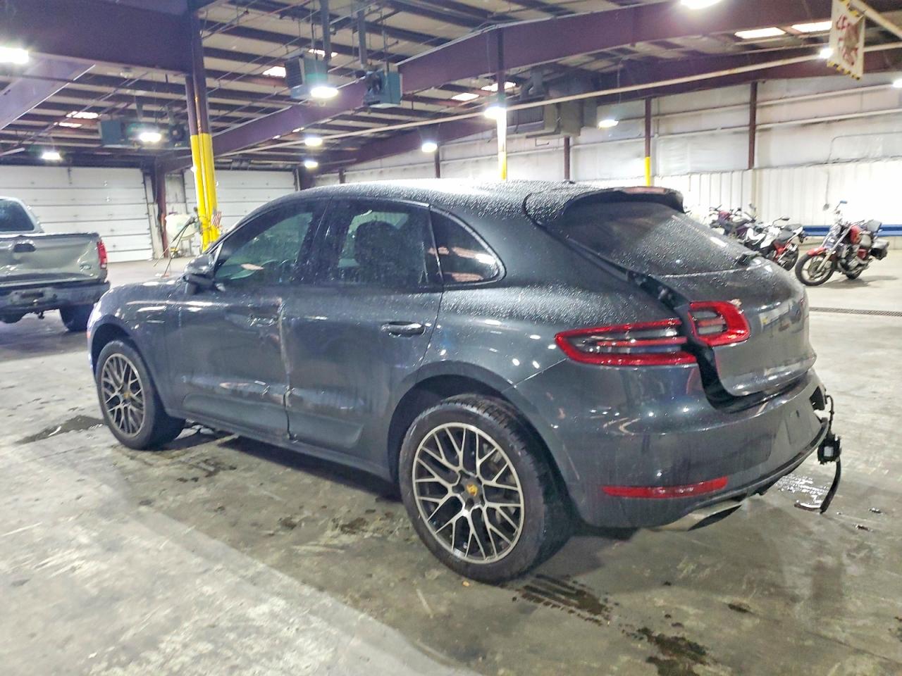 2017 PORSCHE MACAN photo 2