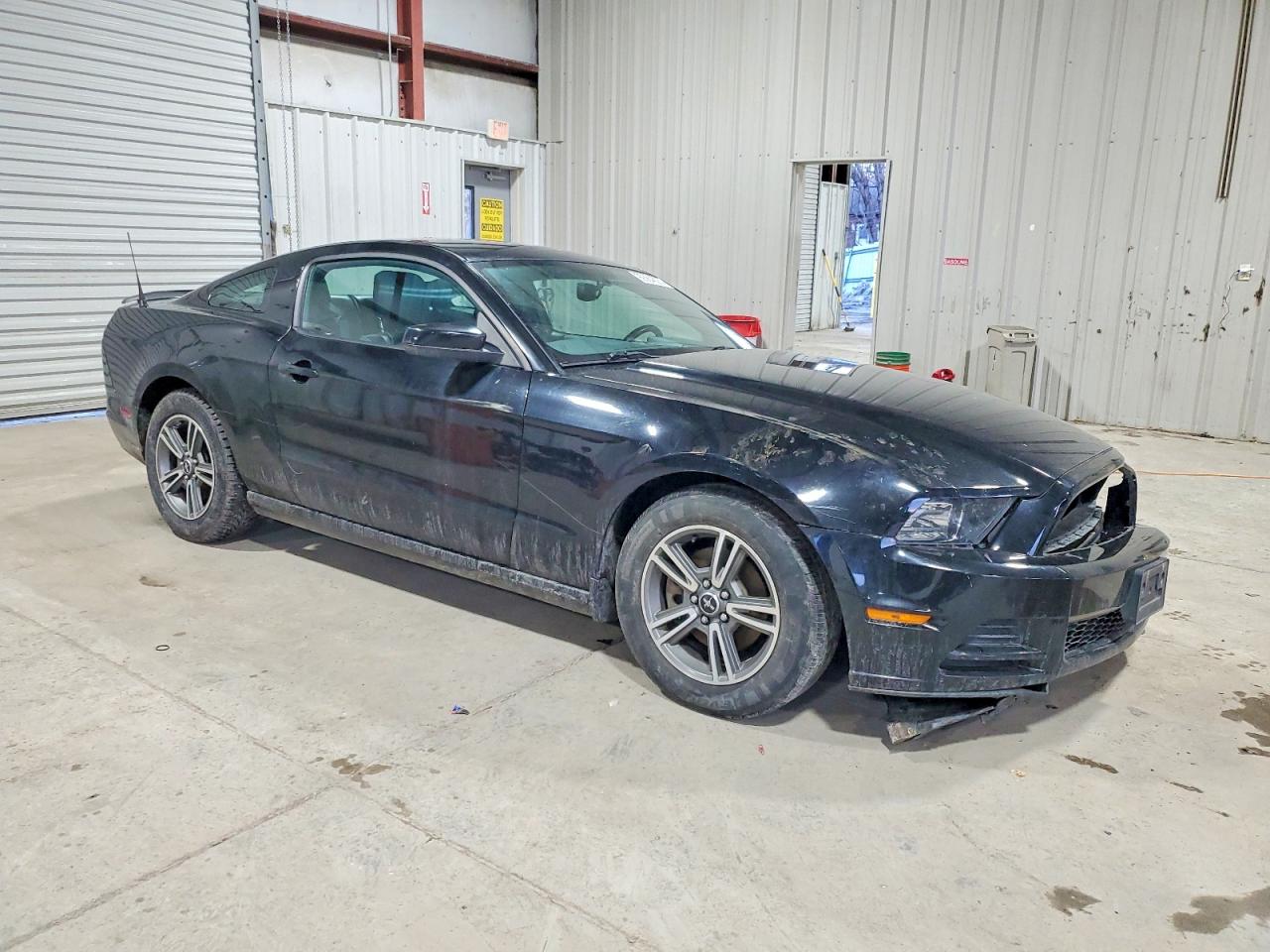 2013 FORD MUSTANG photo 4