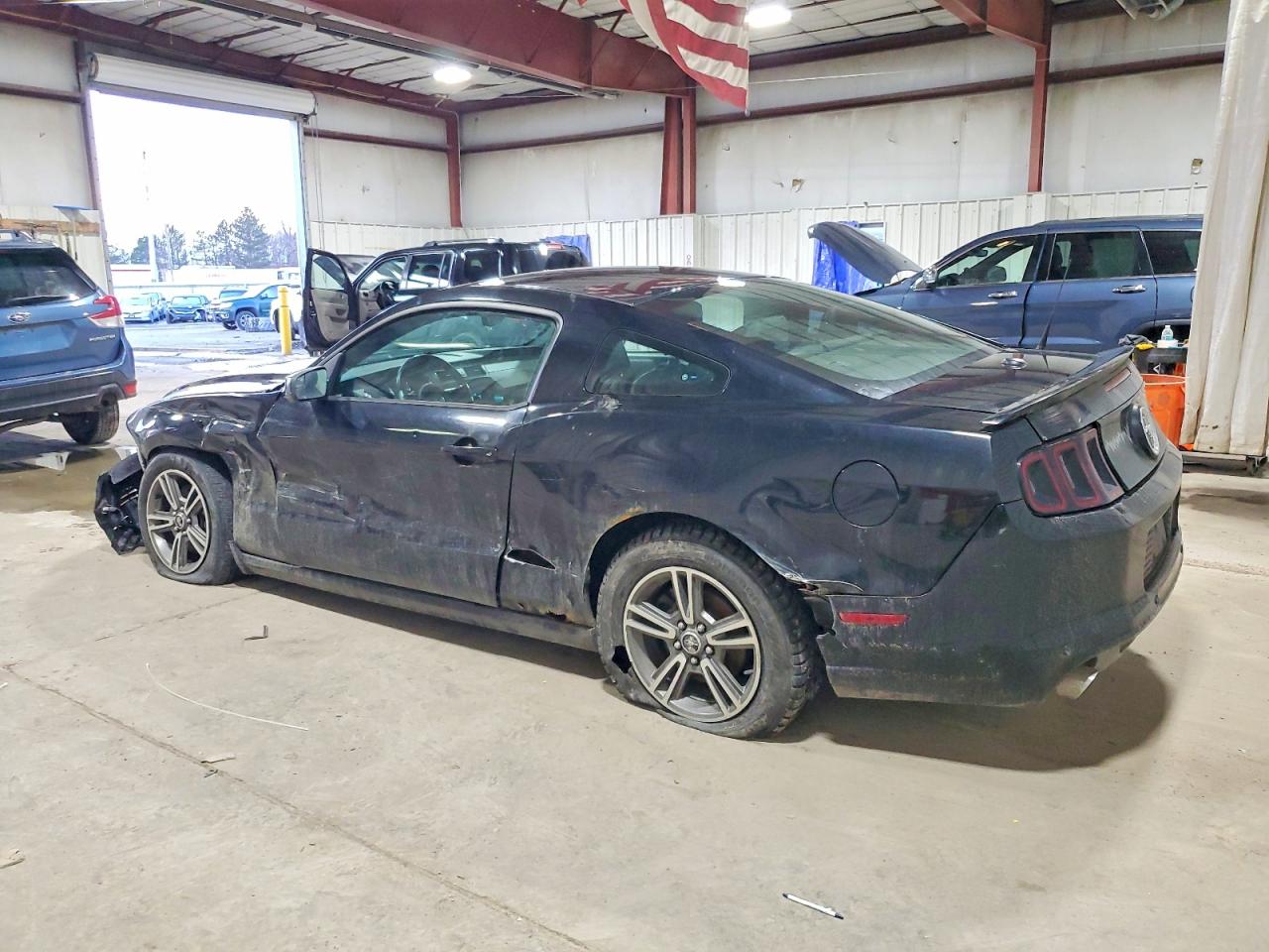 2013 FORD MUSTANG photo 2