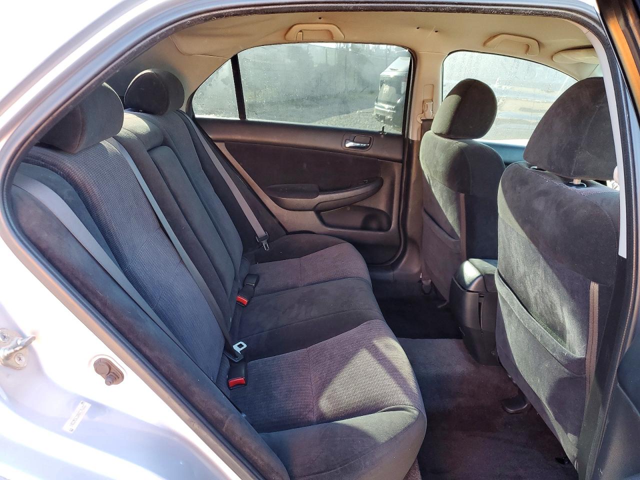 2004 HONDA ACCORD LX photo 19