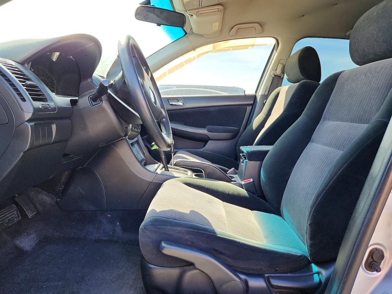 2004 HONDA ACCORD LX photo 13