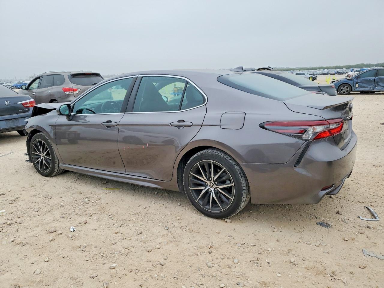 2021 TOYOTA CAMRY SE photo 2