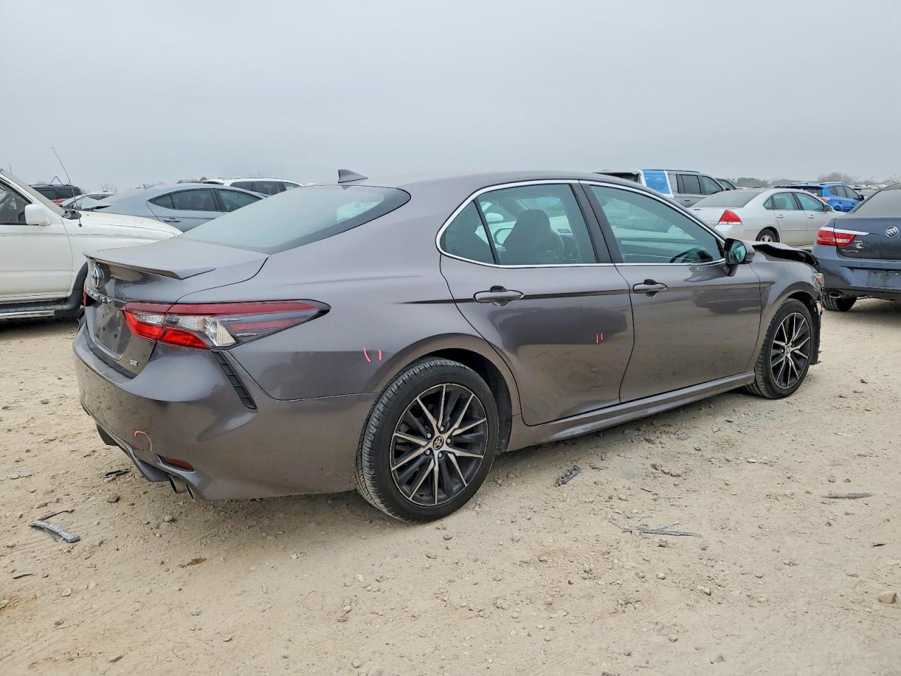 2021 TOYOTA CAMRY SE photo 3
