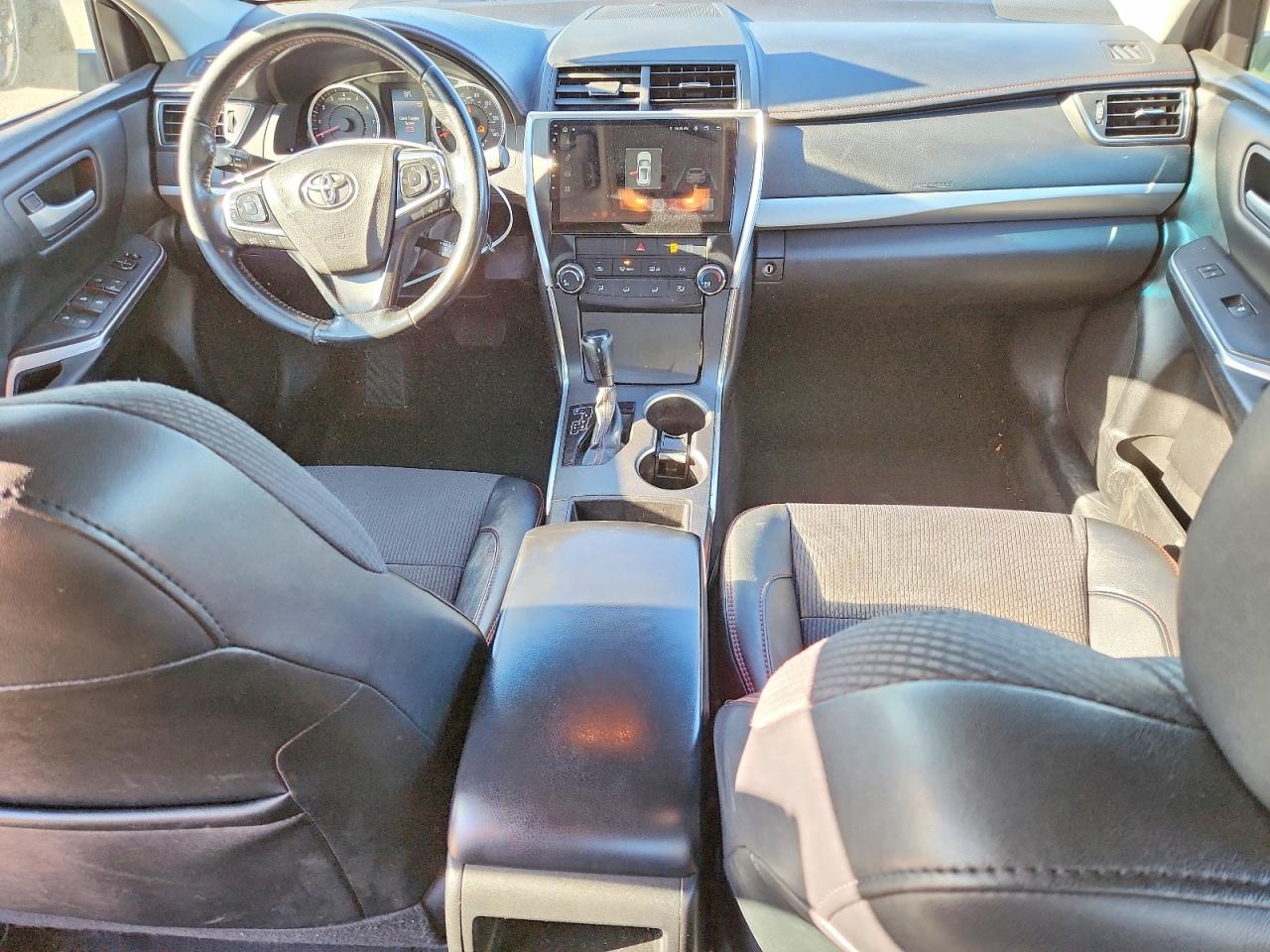 2016 TOYOTA CAMRY LE photo 8