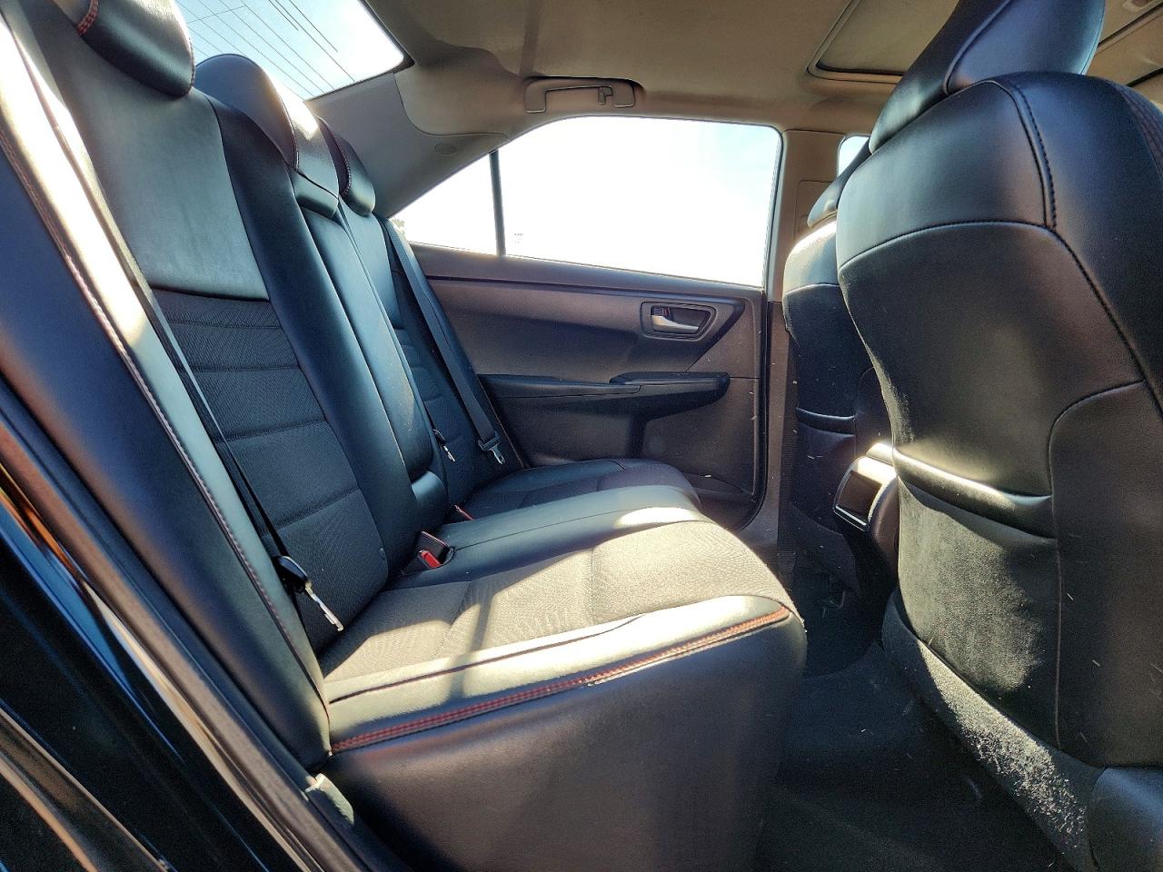 2016 TOYOTA CAMRY LE photo 10