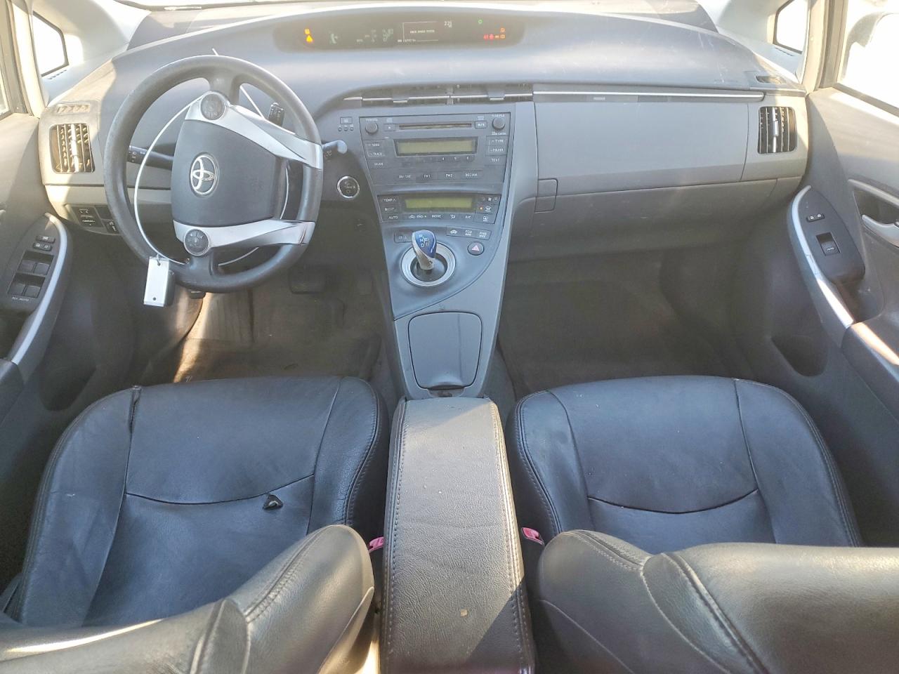 2011 TOYOTA PRIUS photo 8