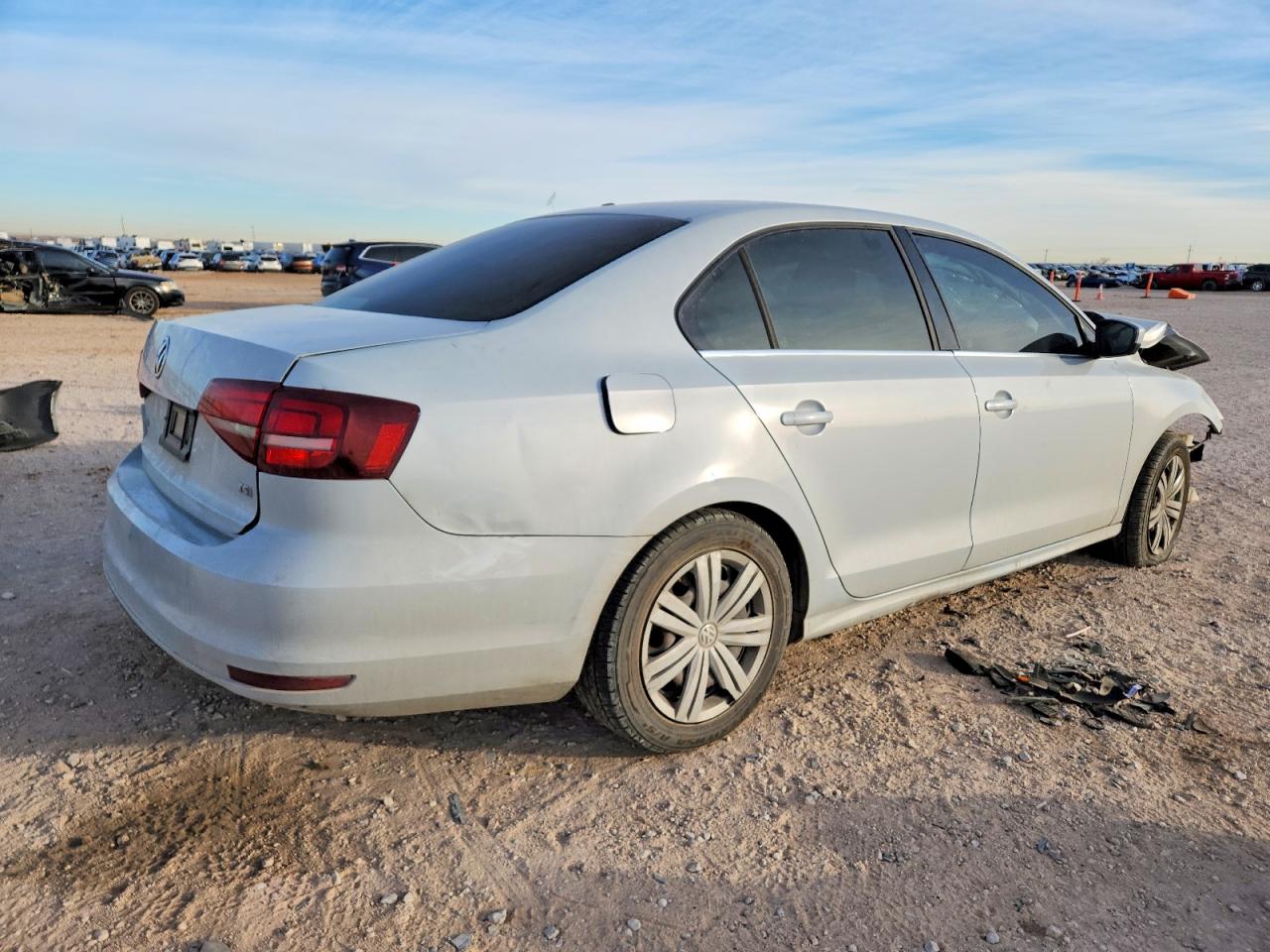 2017 VOLKSWAGEN JETTA photo 3
