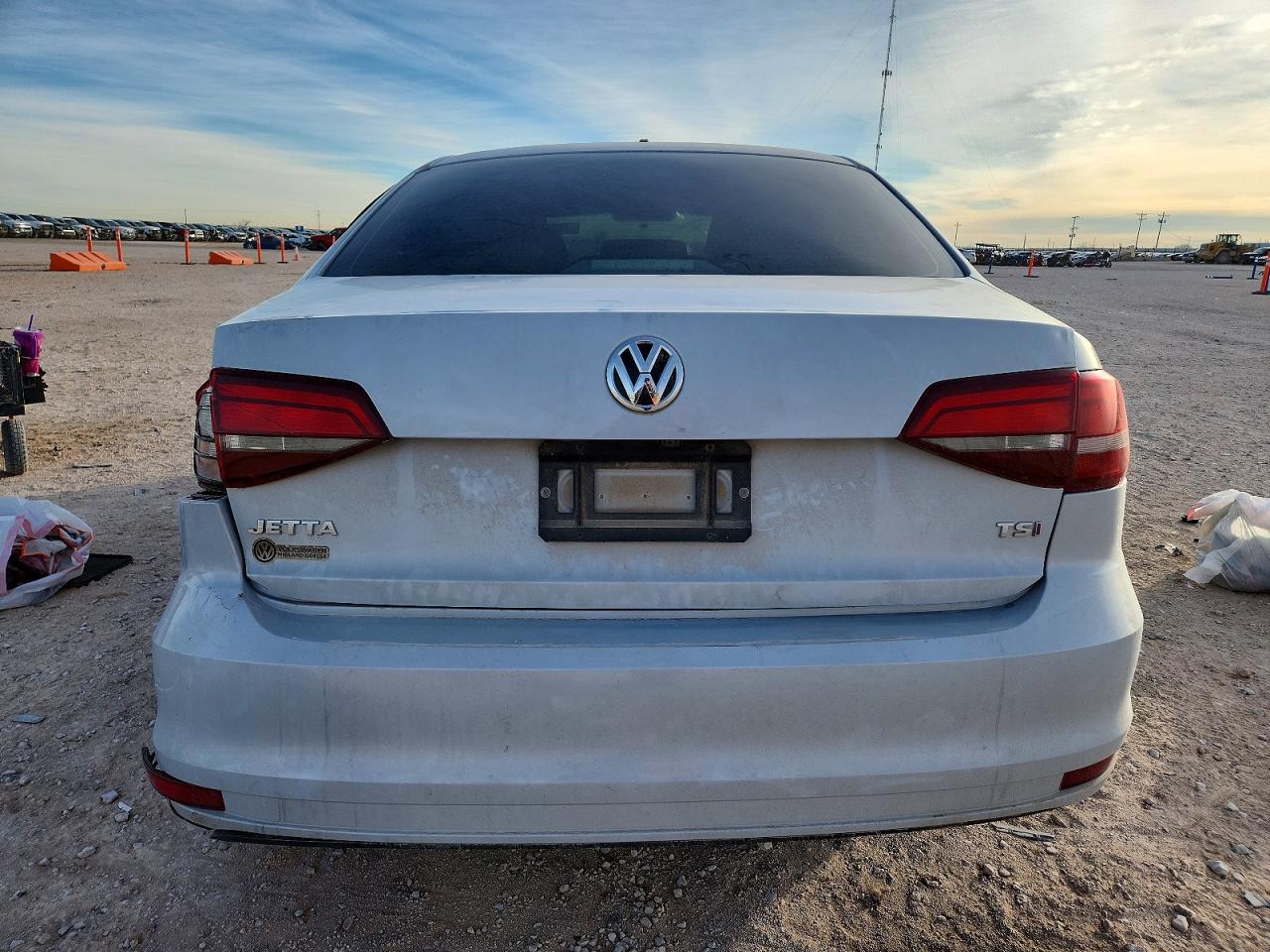 2017 VOLKSWAGEN JETTA photo 6