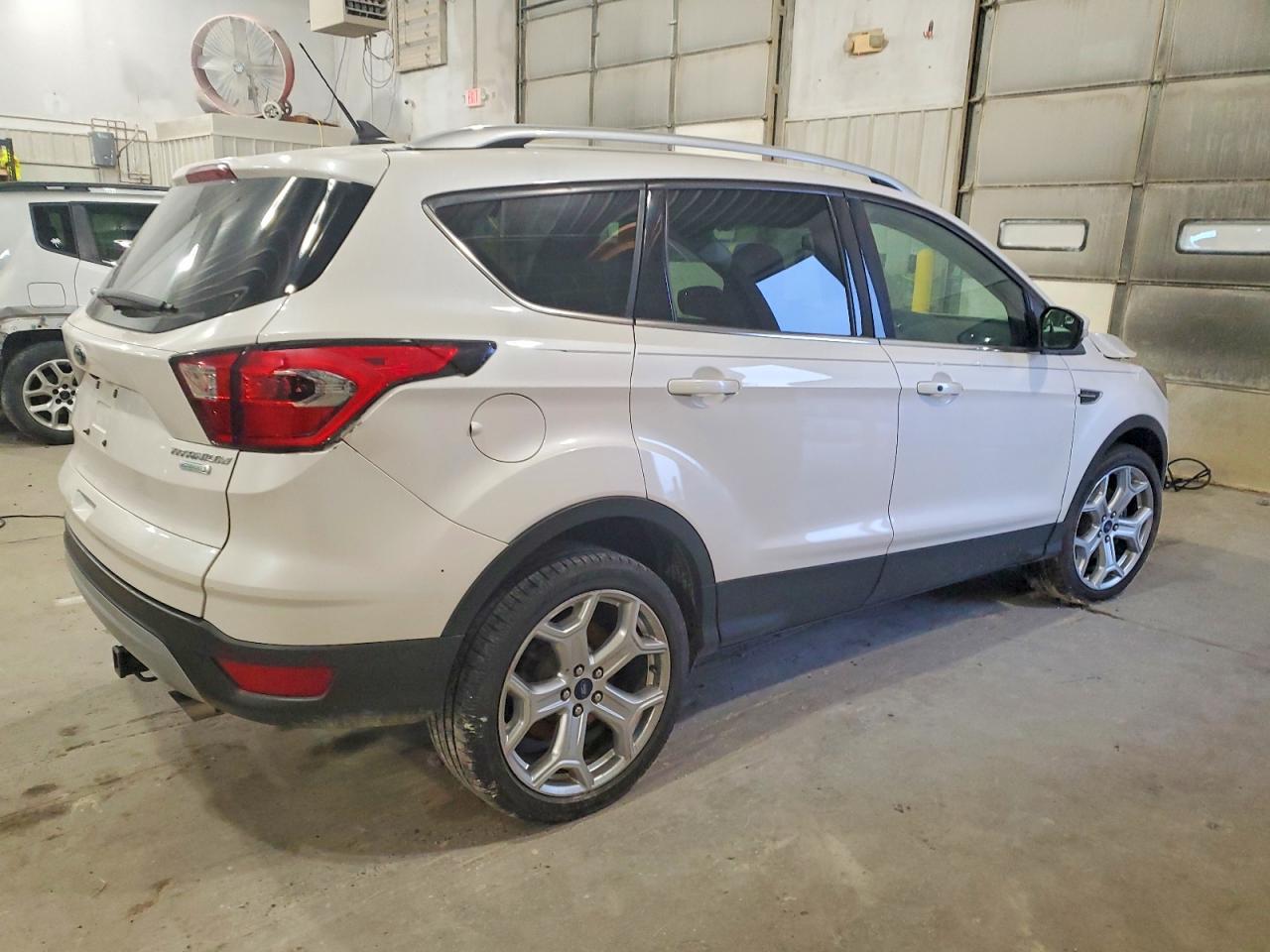 2019 FORD ESCAPE TITANIUM photo 3