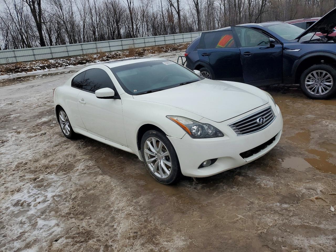 2013 INFINITI G37 photo 4