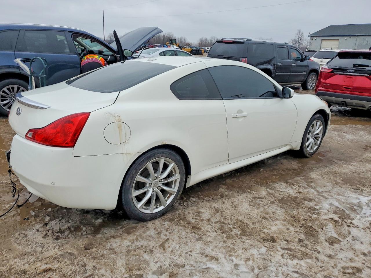2013 INFINITI G37 photo 3