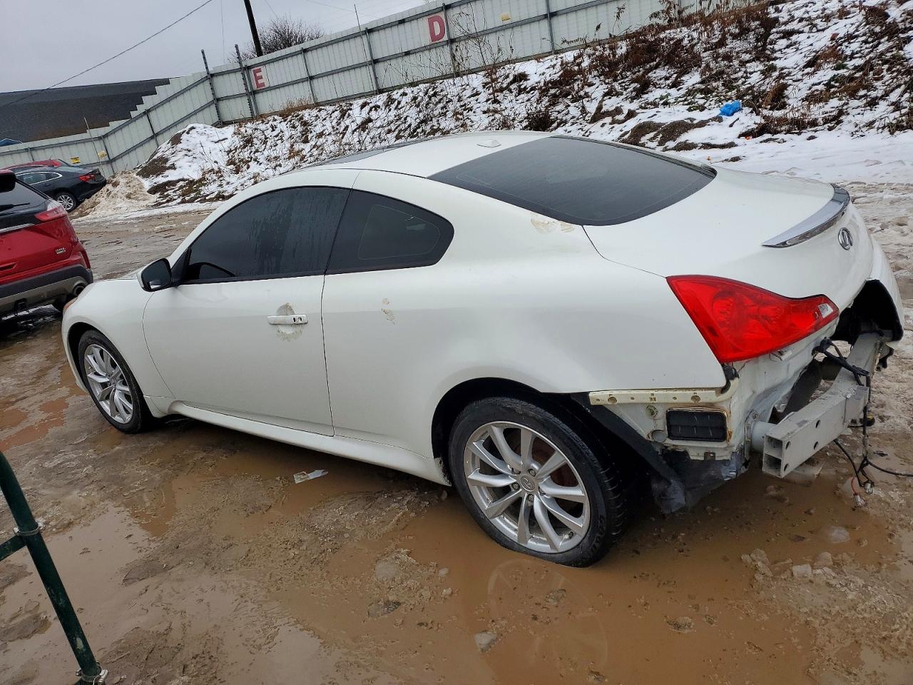 2013 INFINITI G37 photo 2