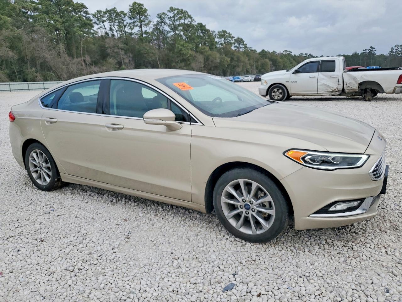 2017 FORD FUSION SE photo 4