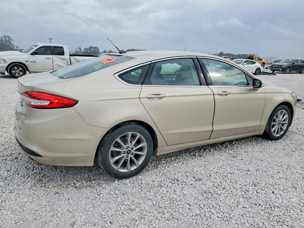 2017 FORD FUSION SE photo 3