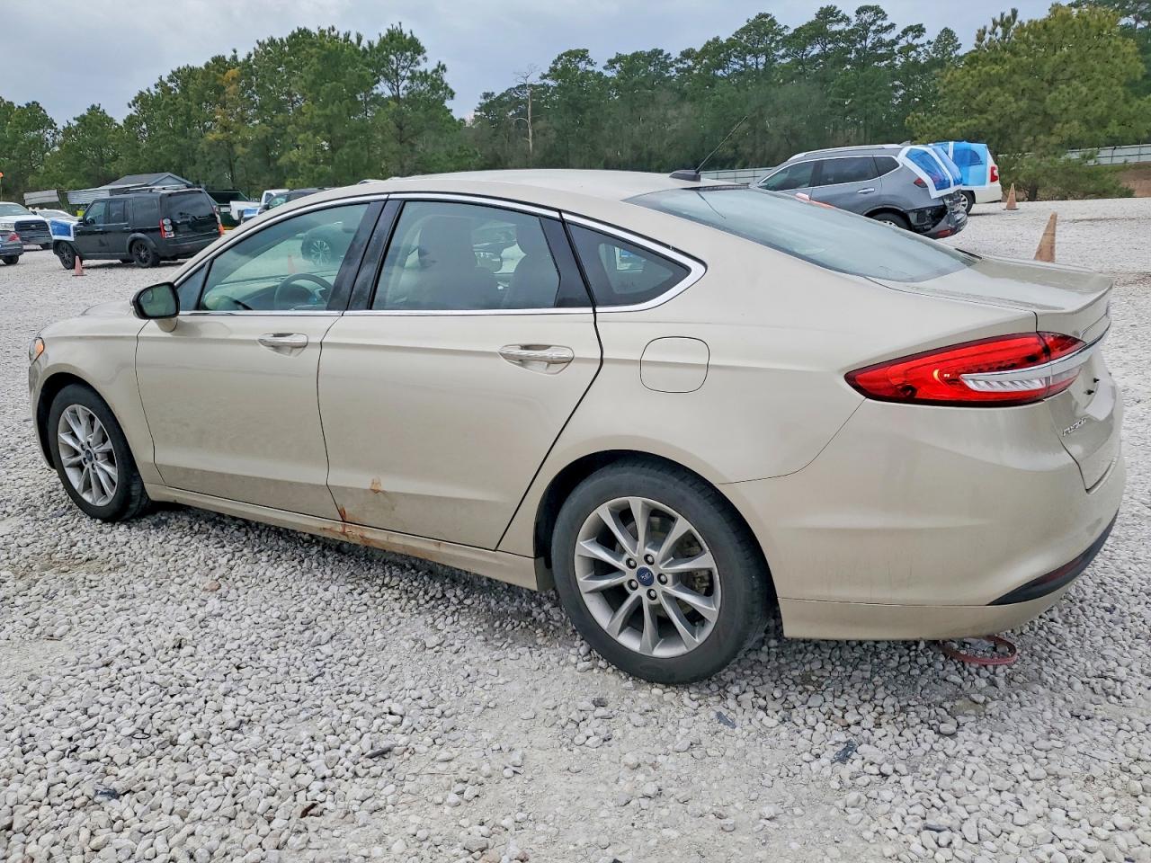 2017 FORD FUSION SE photo 2