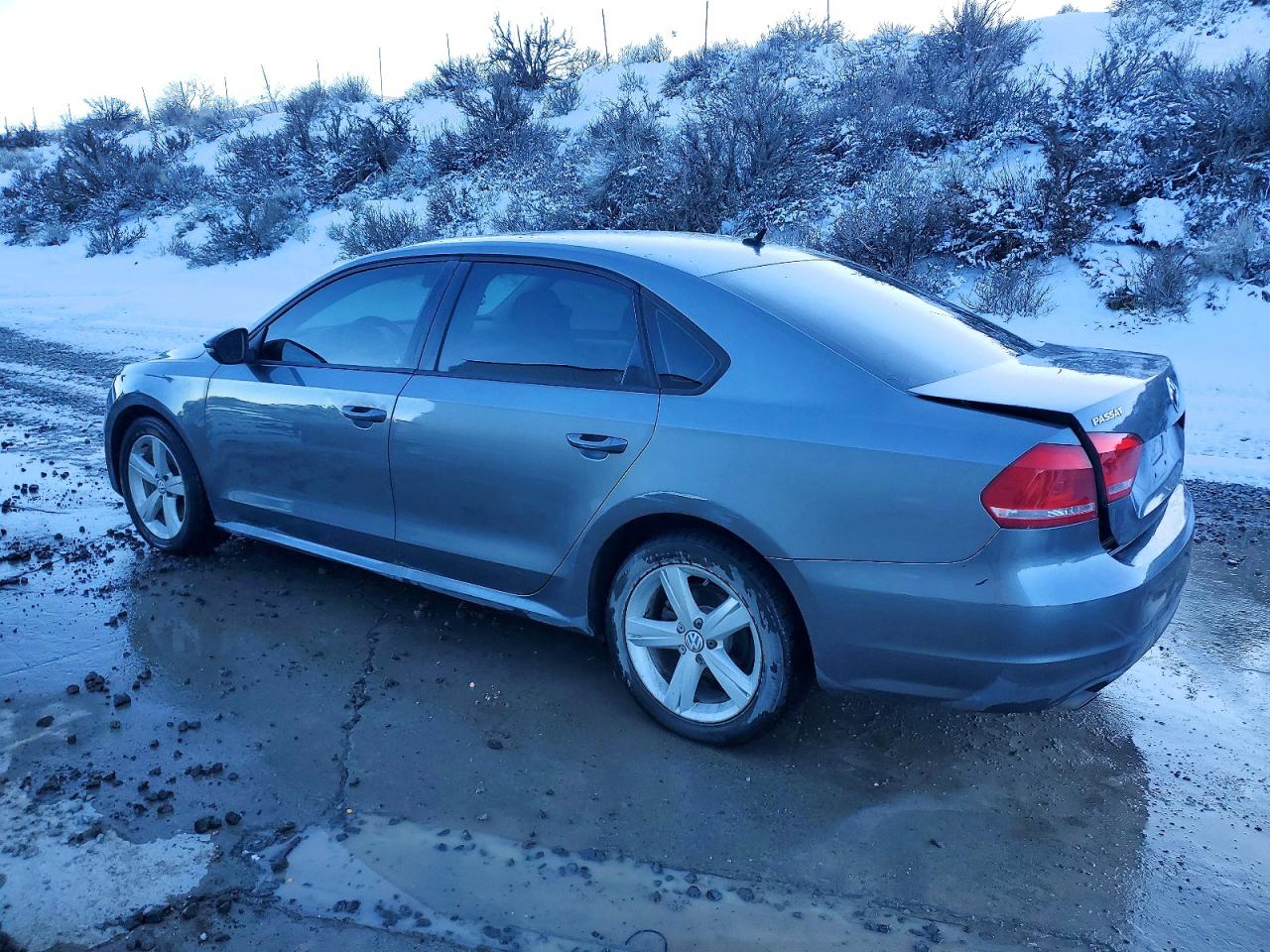 2012 VOLKSWAGEN PASSAT S photo 3