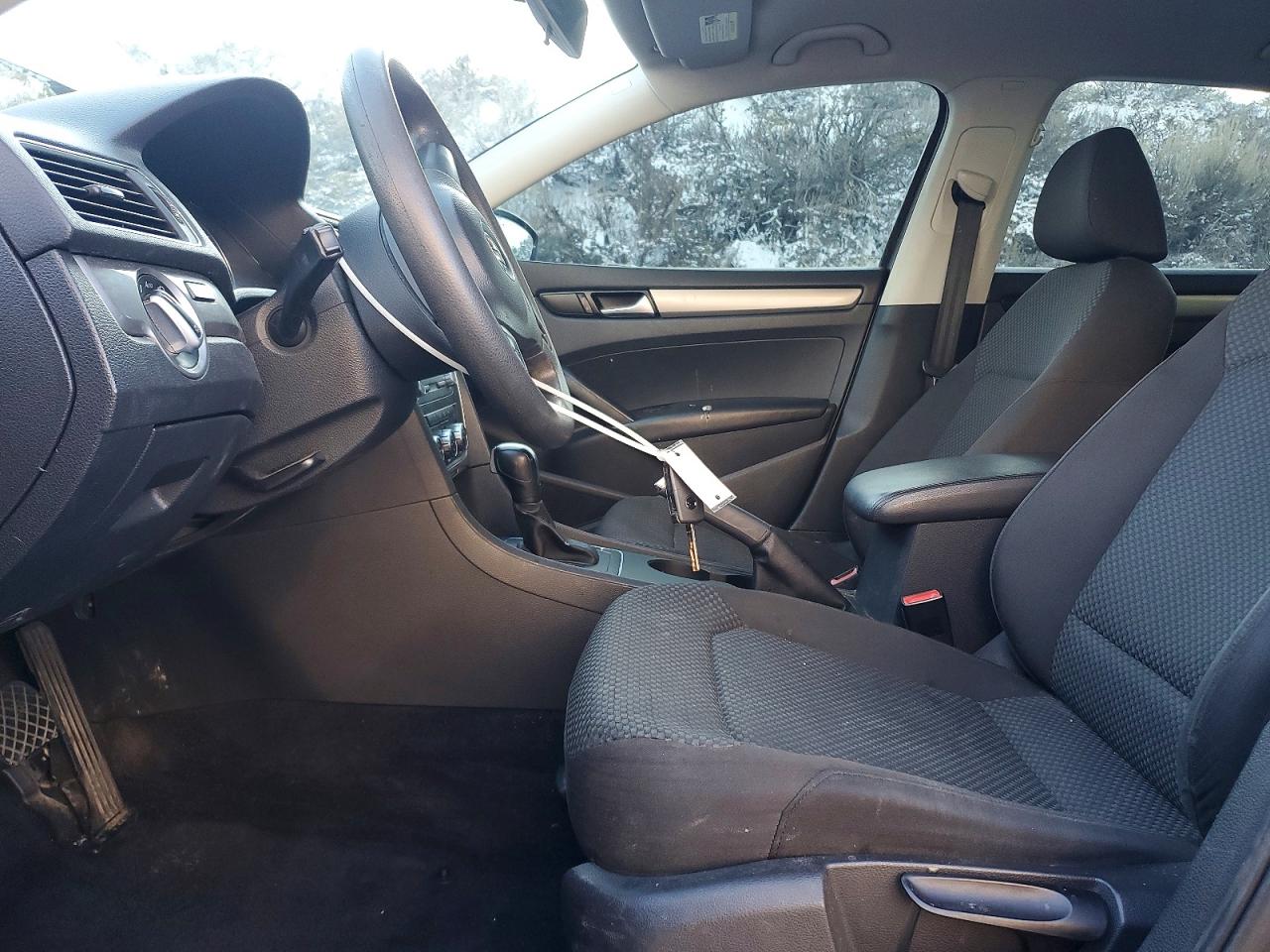 2012 VOLKSWAGEN PASSAT S photo 13