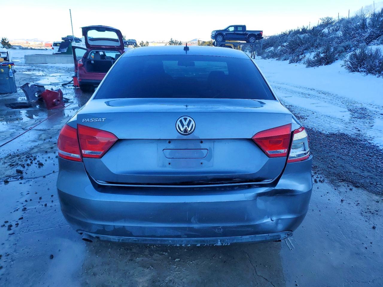 2012 VOLKSWAGEN PASSAT S photo 11