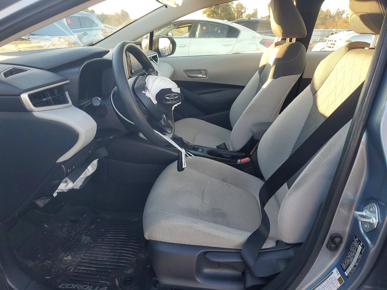 2020 TOYOTA COROLLA LE photo 13