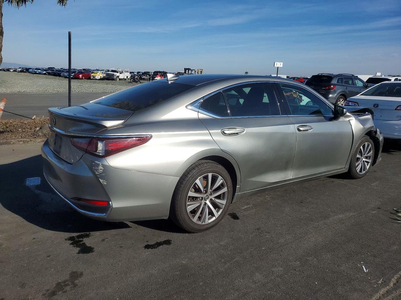 2020 LEXUS ES 300H BASE photo 5