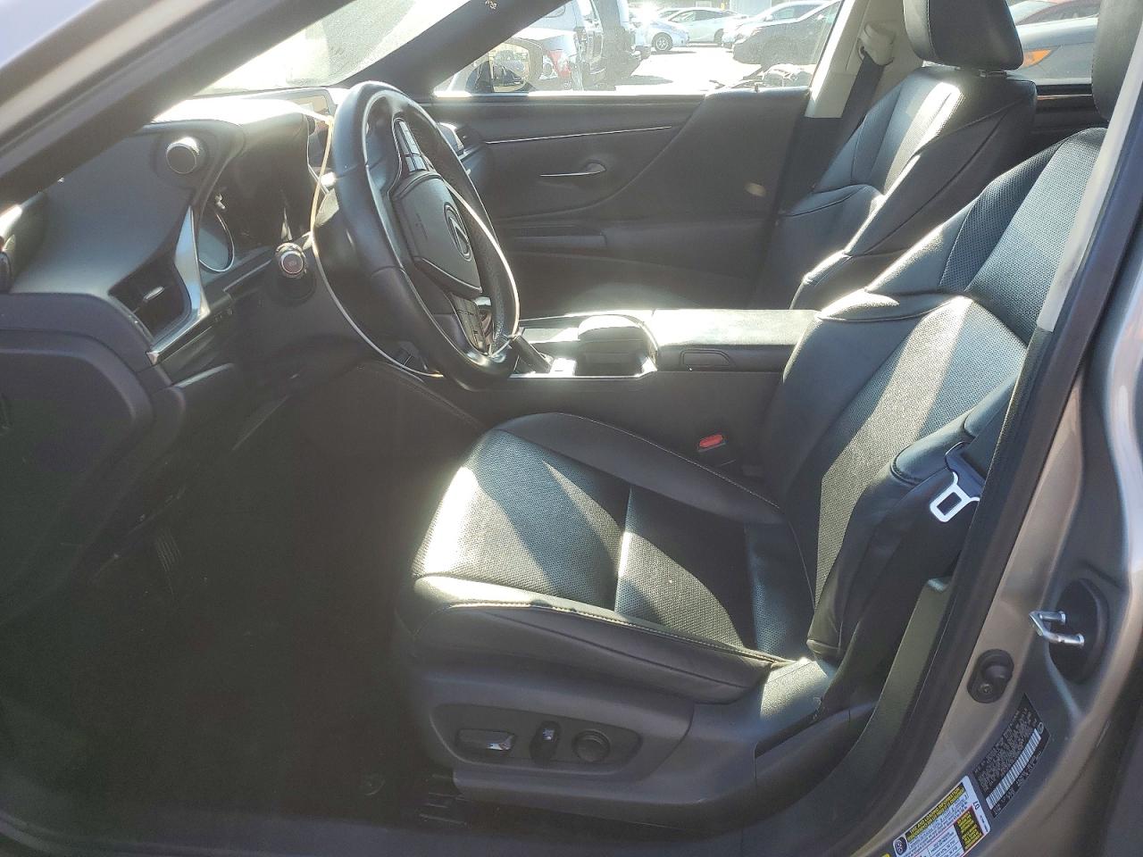 2020 LEXUS ES 300H BASE photo 13