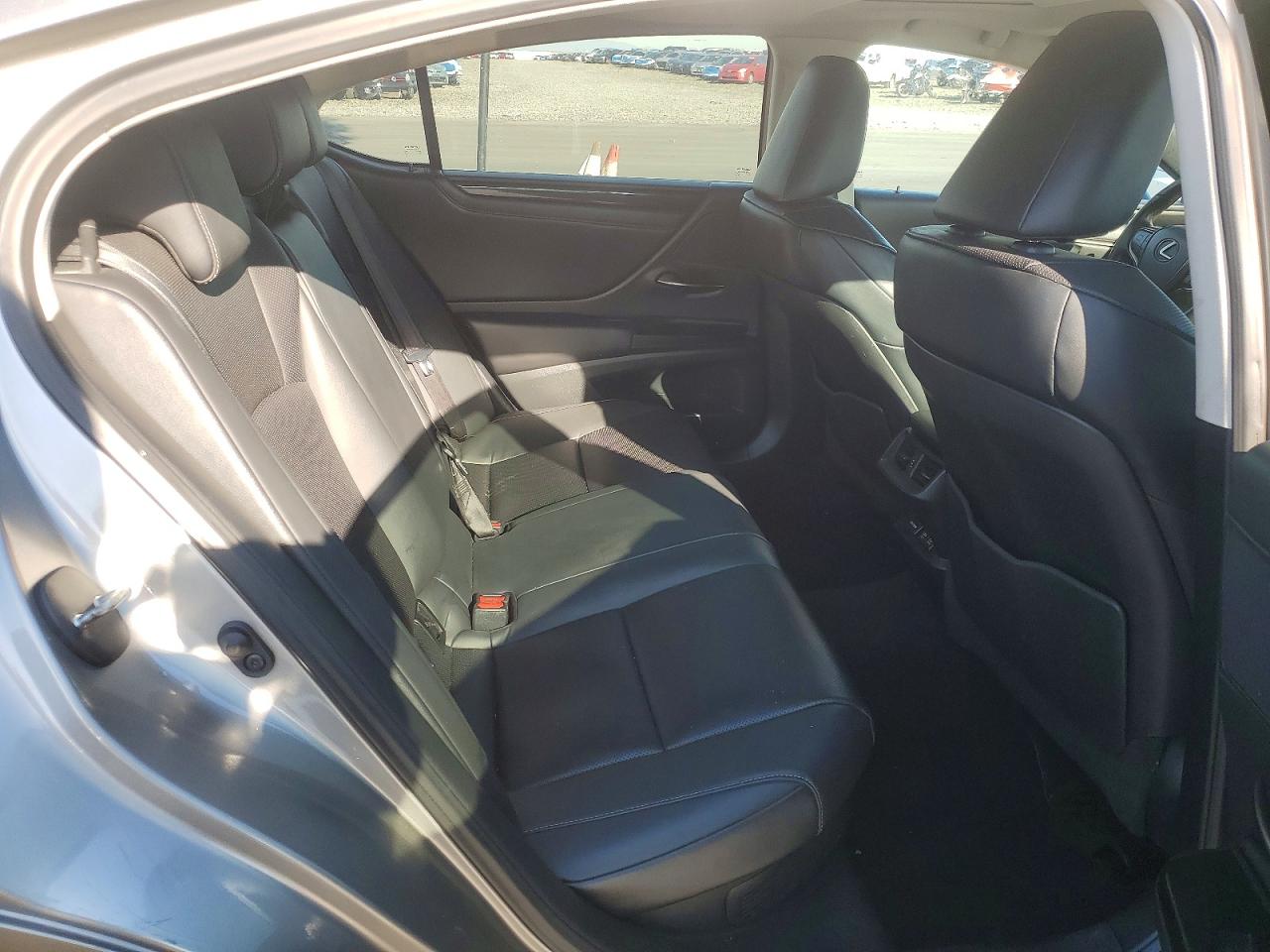 2020 LEXUS ES 300H BASE photo 19