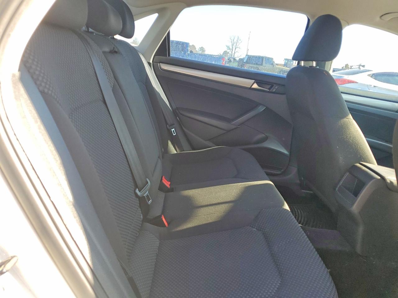 2014 VOLKSWAGEN PASSAT S photo 19