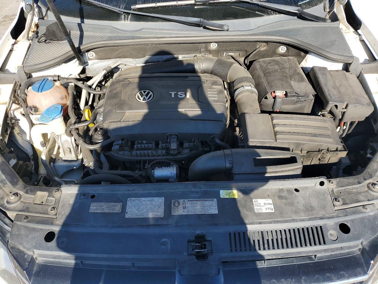 2014 VOLKSWAGEN PASSAT S photo 21