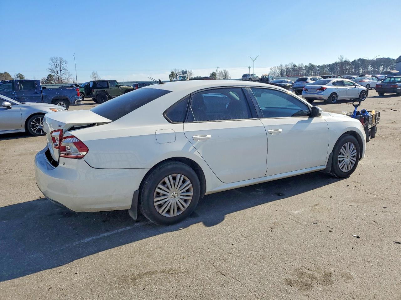 2014 VOLKSWAGEN PASSAT S photo 5