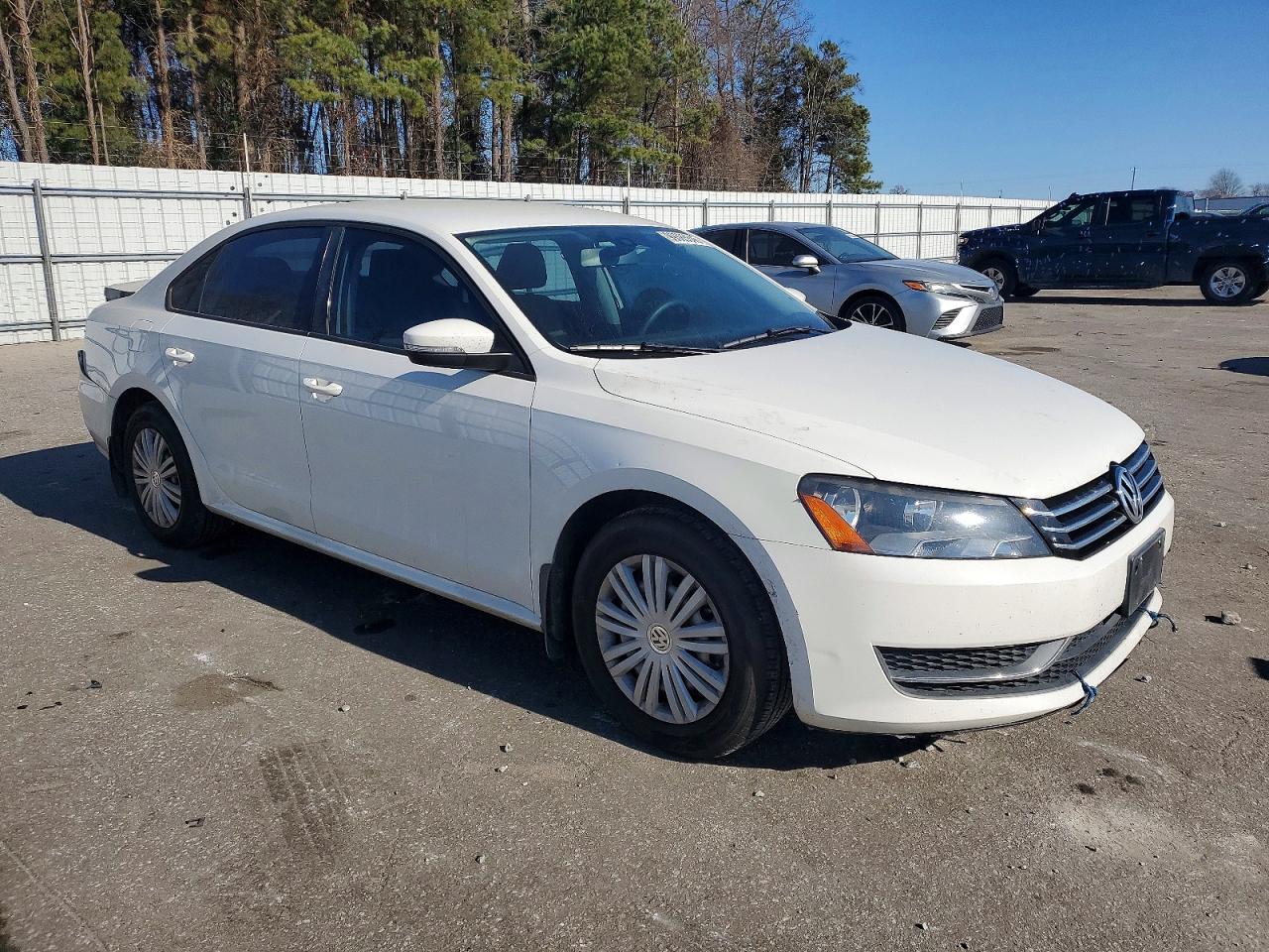 2014 VOLKSWAGEN PASSAT S photo 7