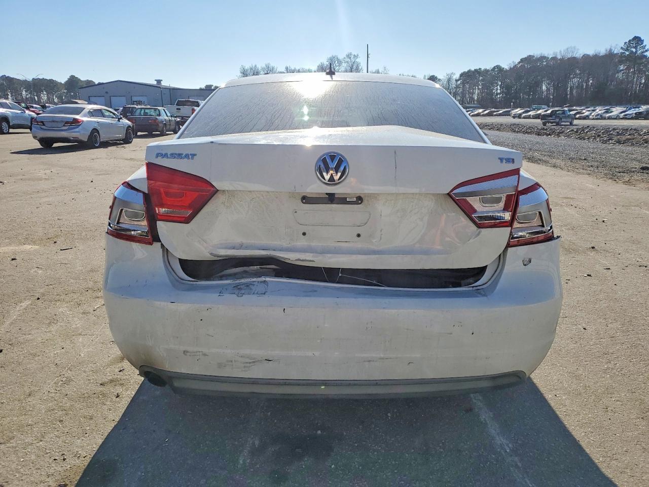 2014 VOLKSWAGEN PASSAT S photo 11