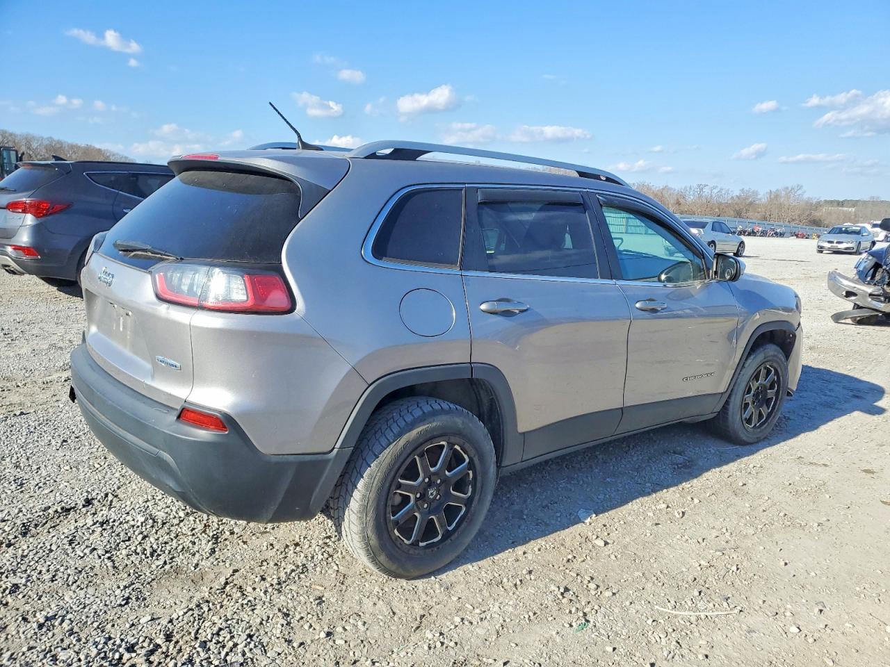 2019 JEEP CHEROKEE LATITUDE photo 3